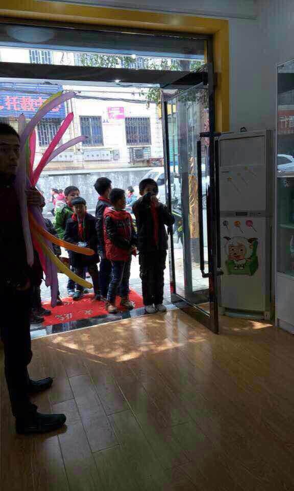 易視界鞏義店今天試營(yíng)業(yè)