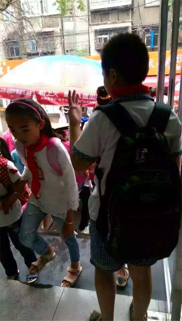 易視界走進(jìn)學(xué)校免費(fèi)視力普查