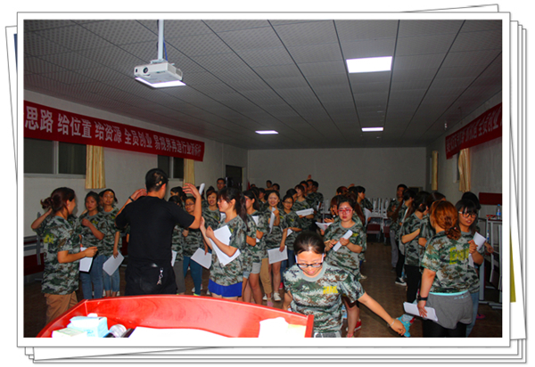 深夜了，還在認真寫作業(yè)的易視界伙伴們