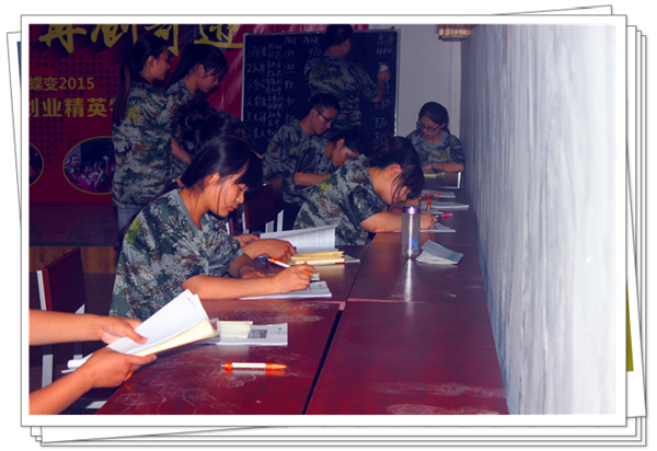 深夜了，還在認真寫作業(yè)的易視界伙伴們