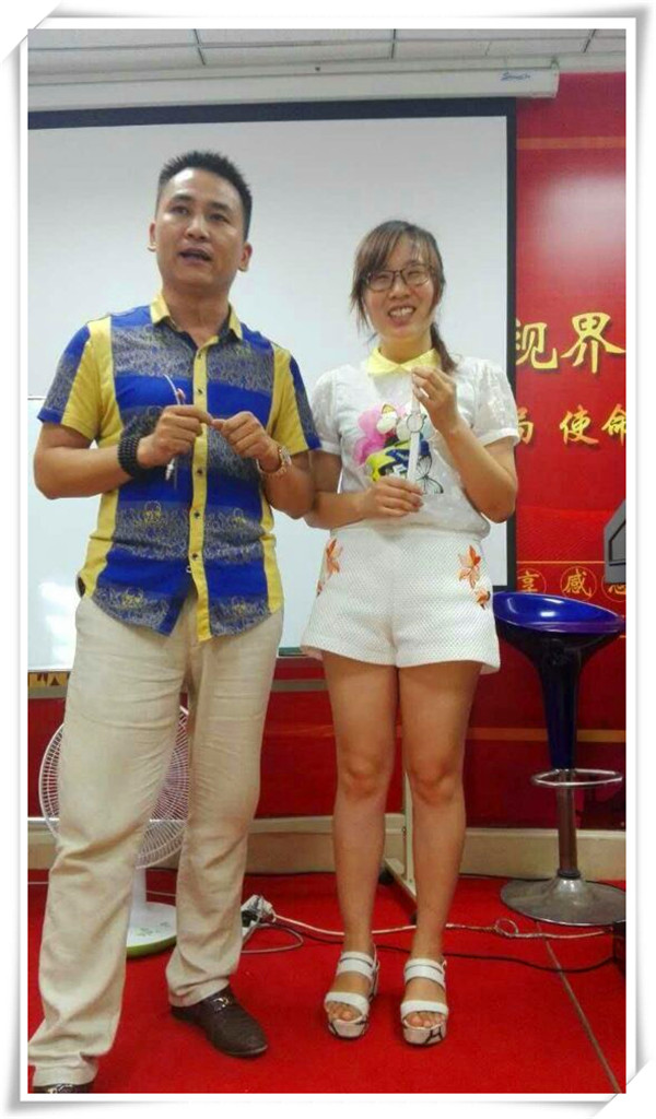 易視界獲獎伙伴上臺領獎