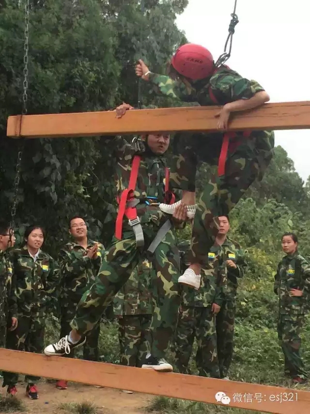 易視界&ldquo;蝶變2015，野外拓展訓(xùn)練&rdquo;完美收工