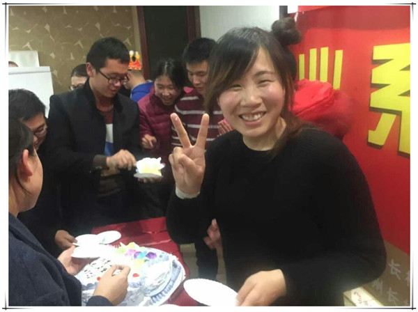 溫馨的易視界生日會