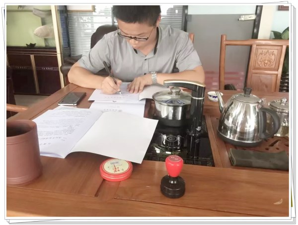 易視界90后店?yáng)|成功晉升為代理 