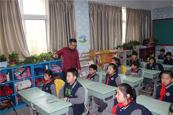 易視界眼健康機構(gòu)走進鄭東實驗小學