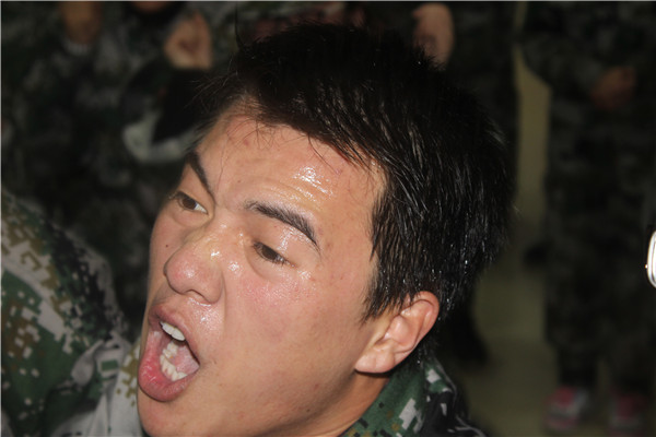 易視界精英們?cè)谌σ愿? style=