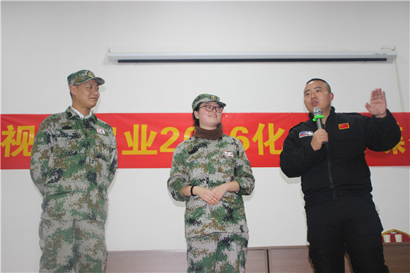 易視界精英上臺(tái)發(fā)表演講