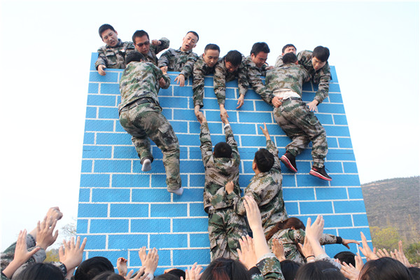 易視界精英們開始攀登畢業(yè)墻