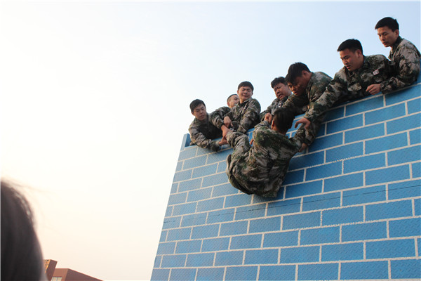 易視界精英們開始攀登畢業(yè)墻