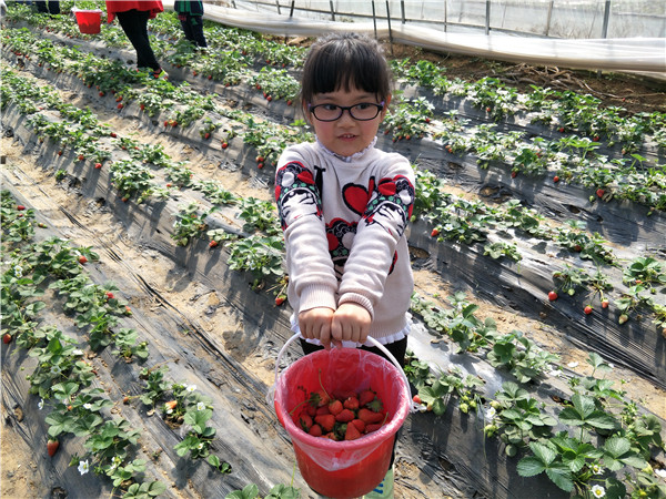 易視界小客戶開(kāi)心的展示自己的勞動(dòng)成果