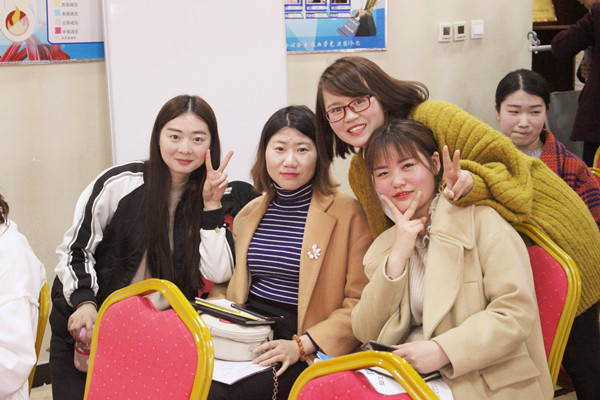 溫馨的團隊合影