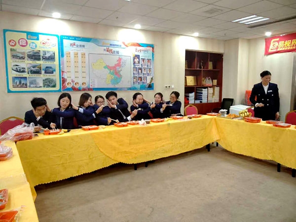 冬至游戲進(jìn)行中，小伙伴們都玩得十分開(kāi)心