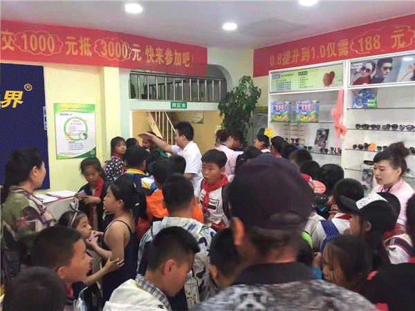 易視界密山店開業(yè)當(dāng)天十分火爆