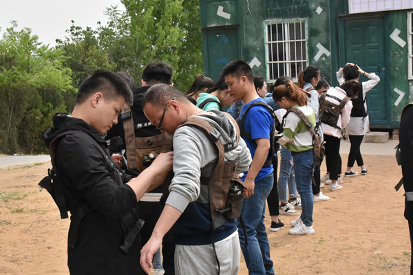 穿戴好裝備，準(zhǔn)備開(kāi)戰(zhàn)