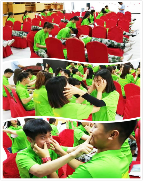 溫老師為學生們傳授穴位知識