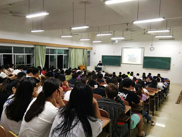 教師招考筆試第一，綜合第五未被錄取，竟然是視力惹的禍