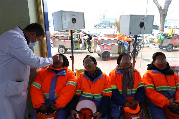 愛心聚焦！易視界300多副老花鏡暖了環(huán)衛(wèi)工人的心！