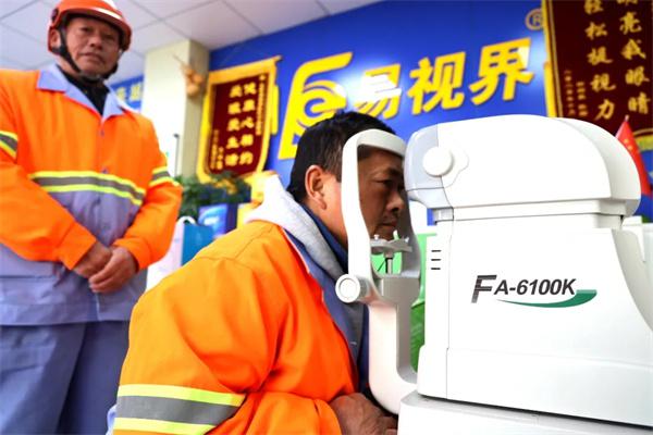 愛心聚焦！易視界300多副老花鏡暖了環(huán)衛(wèi)工人的心！