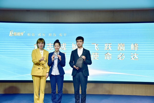 易視界現(xiàn)場選出的男神和女神