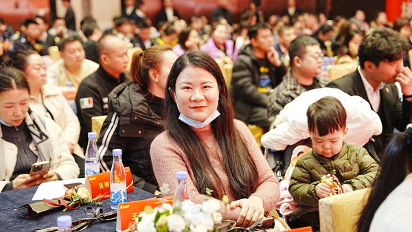 易視界17載感恩如光同行共同守護(hù)清晰視界客戶答謝會圖集