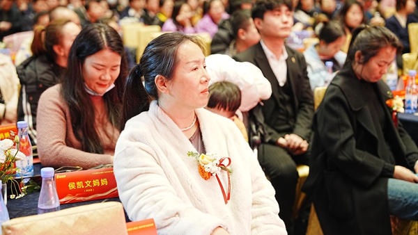 易視界17載感恩如光同行共同守護(hù)清晰視界客戶答謝會圖集