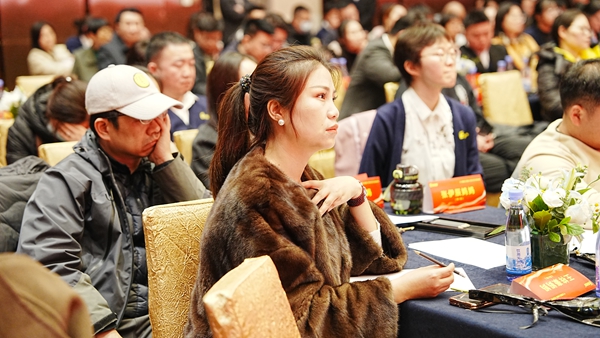 易視界17載感恩如光同行共同守護(hù)清晰視界客戶答謝會圖集