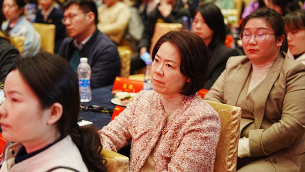 易視界17載感恩如光同行共同守護(hù)清晰視界客戶答謝會圖集