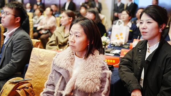 易視界17載感恩如光同行共同守護(hù)清晰視界客戶答謝會圖集