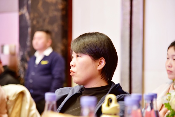 易視界17載感恩如光同行共同守護(hù)清晰視界客戶答謝會圖集