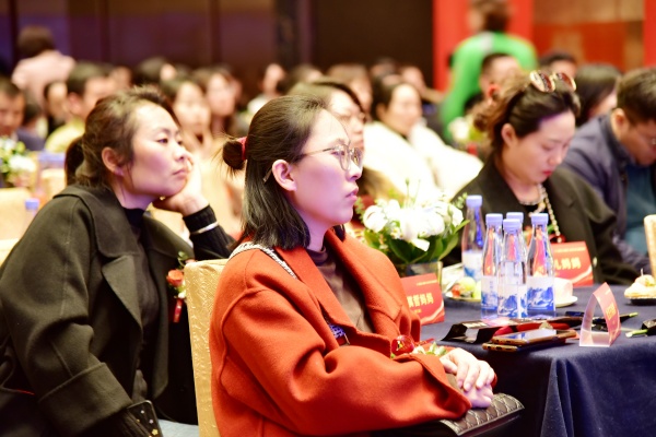 易視界17載感恩如光同行共同守護(hù)清晰視界客戶答謝會圖集