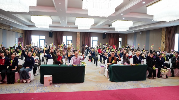 易視界2025年10月嘉獎(jiǎng)會(huì)暨11月啟動(dòng)大會(huì)集體合影