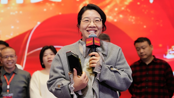 深耕實(shí)體連鎖行業(yè)23載，她為何堅(jiān)定選擇易視界？