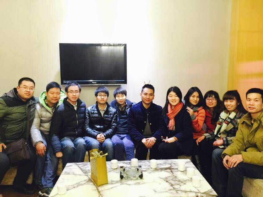 易視界直營(yíng)中心齊聚歡度平安夜