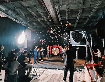 易視界拍攝現(xiàn)場(chǎng)，每一幀驚艷背后，都是汗水澆灌的堅(jiān)持